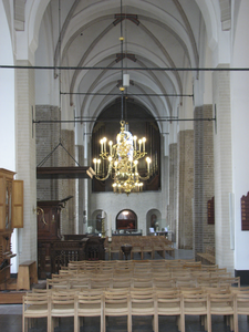 905129 Interieur van de Nicolaïkerk (Nicolaaskerkhof) te Utrecht: het middenschip, met op de achtergrond het orgel.